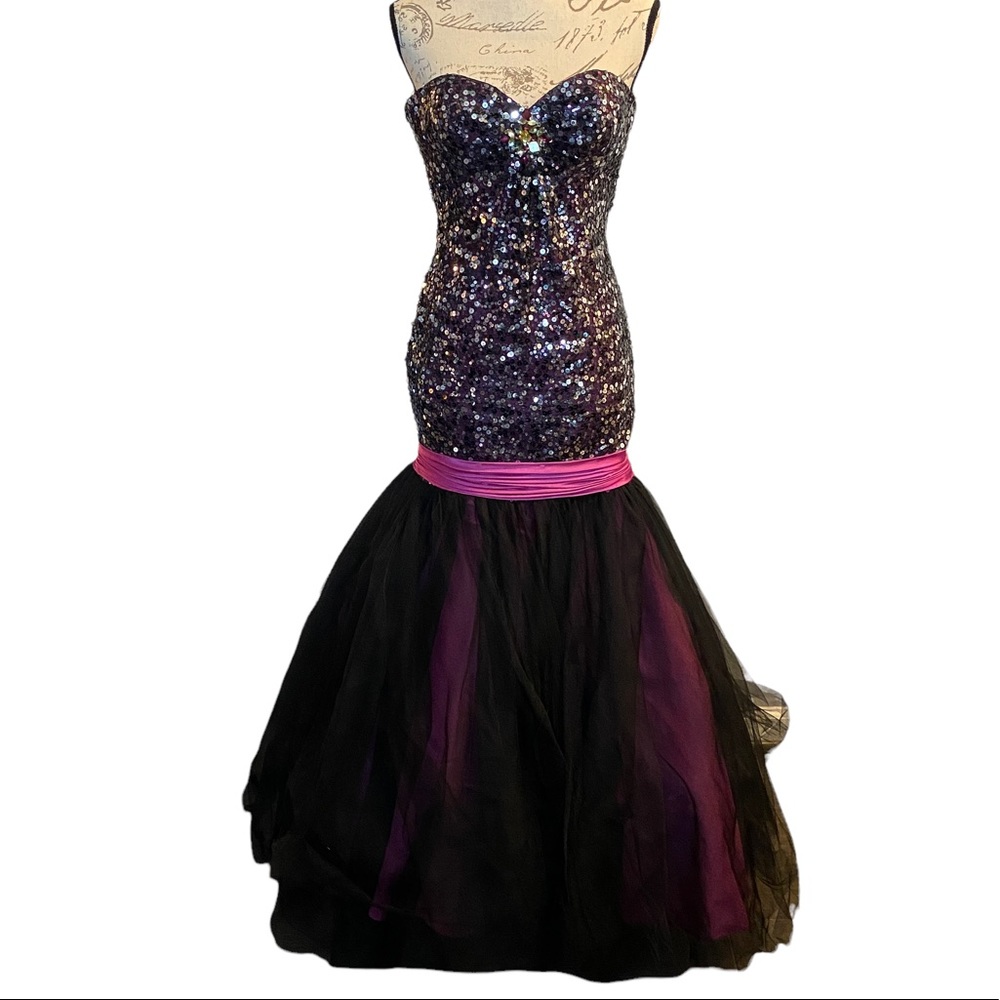 Le Gala Tony Bowls Dress